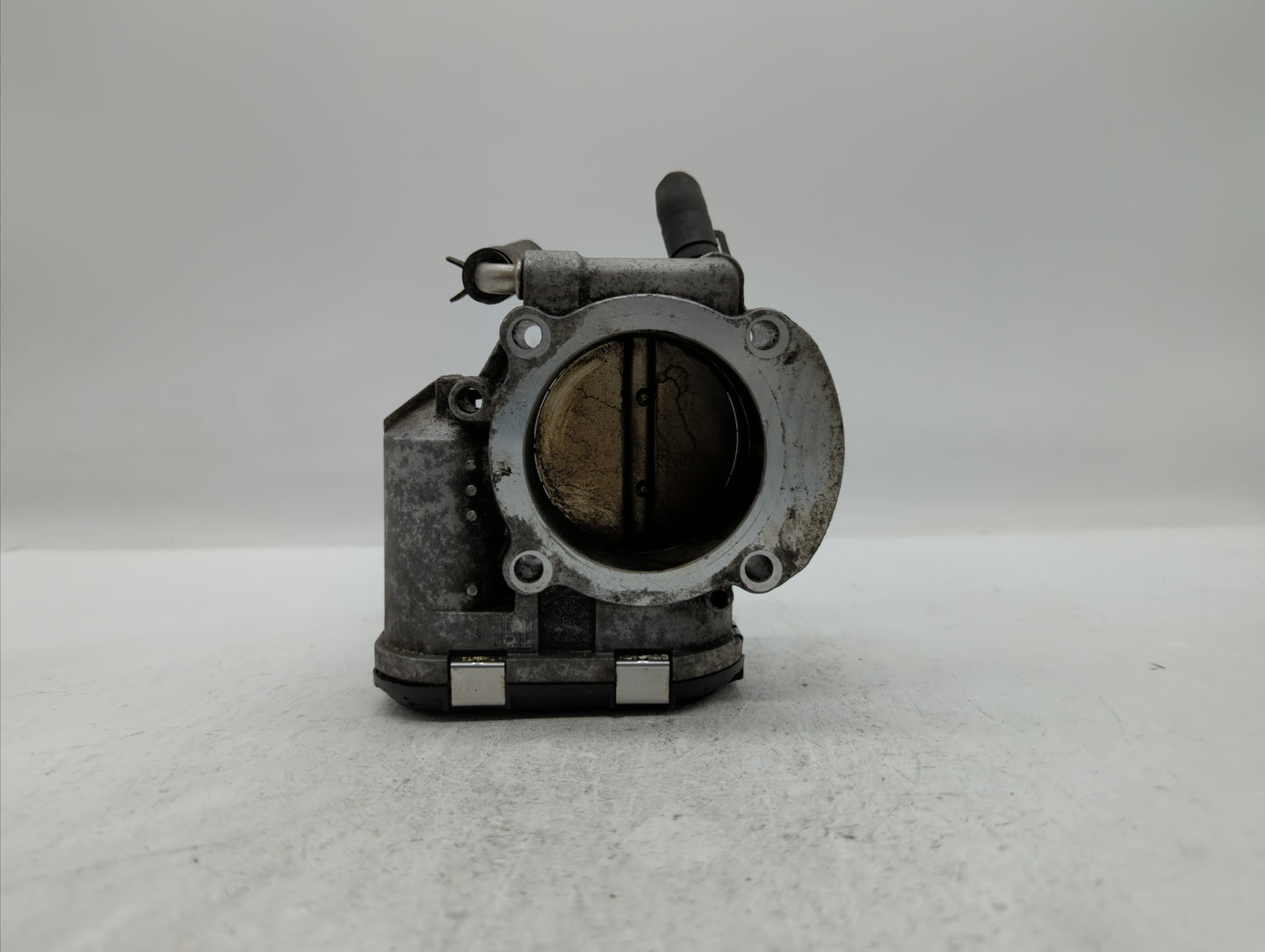 2011-2014 Hyundai Sonata Throttle Body P/N:35100-2G700 Fits Fits 2011 2012 2013 2014 2015 2016 OEM Used Auto Parts - Oemused