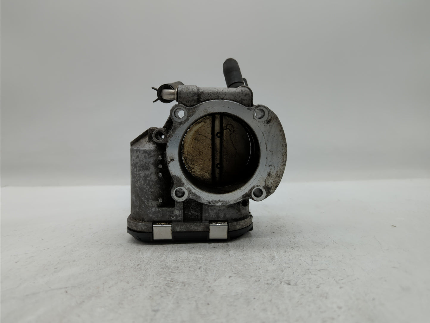 2011-2014 Hyundai Sonata Throttle Body P/N:35100-2G700 Fits Fits 2011 2012 2013 2014 2015 2016 OEM Used Auto Parts - Oemused