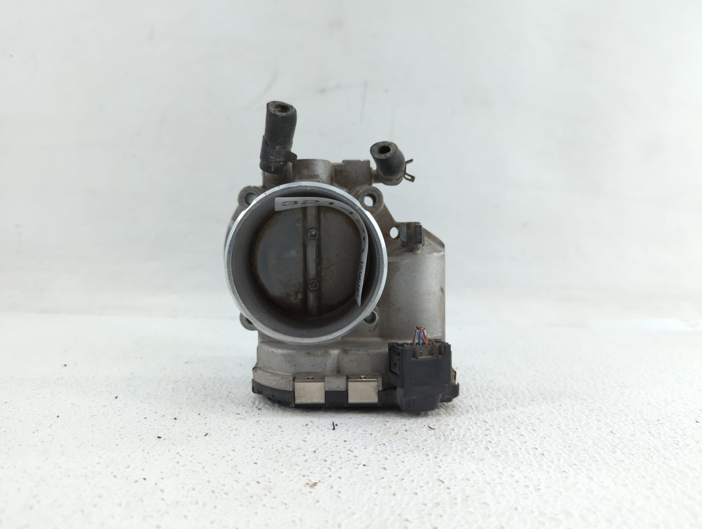 2011-2014 Hyundai Sonata Throttle Body P/N:35100-2G700 Fits Fits 2011 2012 2013 2014 2015 2016 OEM Used Auto Parts - Oemused