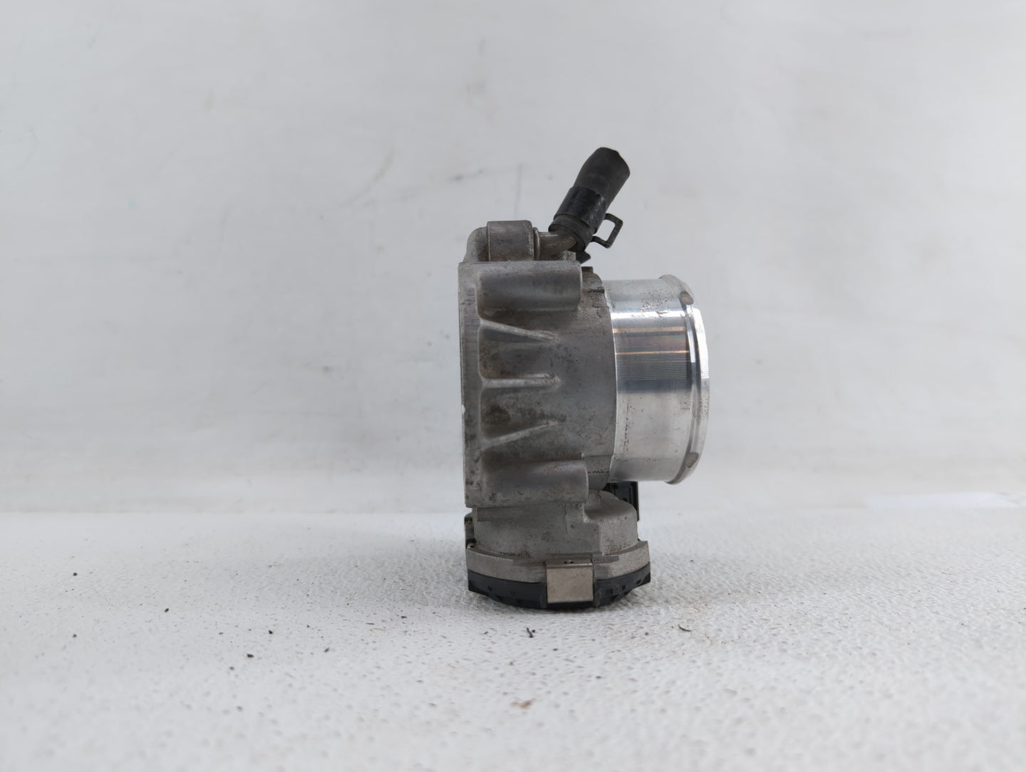 2011-2014 Hyundai Sonata Throttle Body P/N:35100-2G700 Fits Fits 2011 2012 2013 2014 2015 2016 OEM Used Auto Parts - Oemused