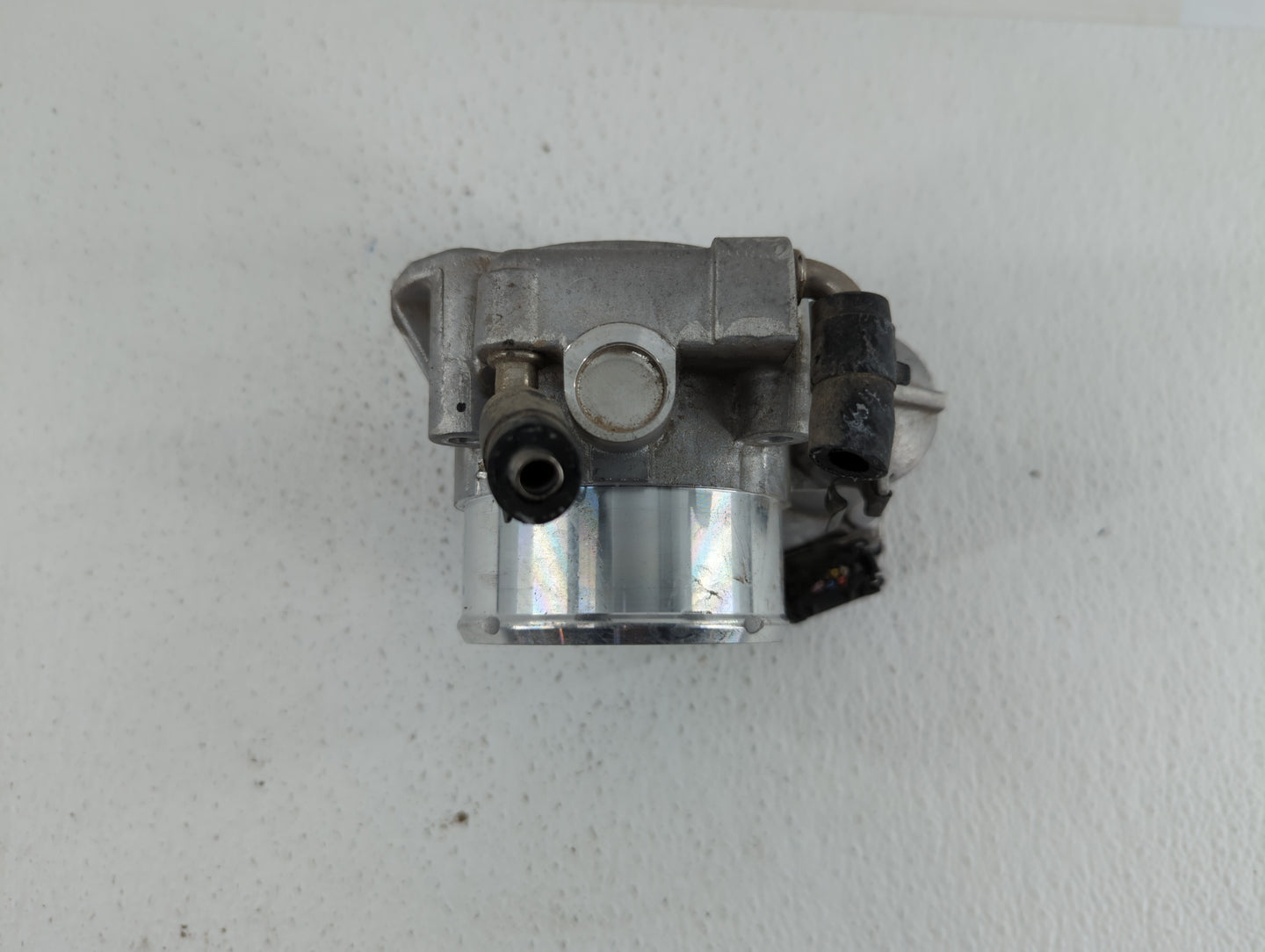 2011-2014 Hyundai Sonata Throttle Body P/N:35100-2G700 Fits Fits 2011 2012 2013 2014 2015 2016 OEM Used Auto Parts - Oemused