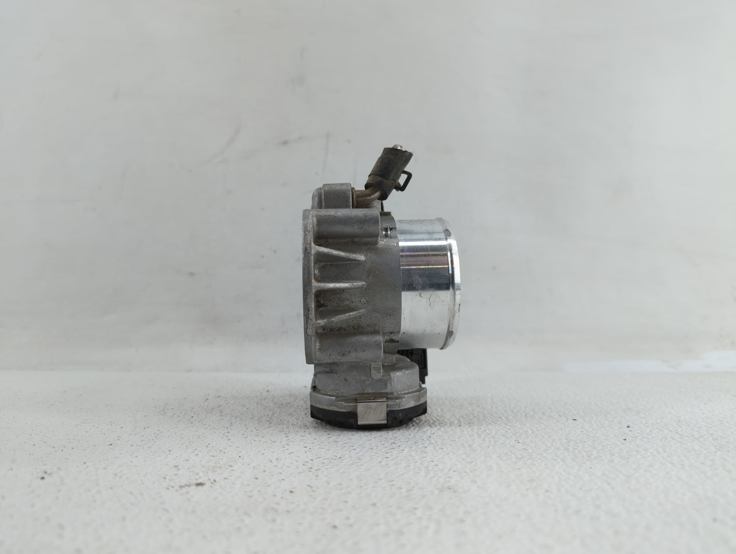 2011-2014 Hyundai Sonata Throttle Body P/N:35100-2G700 Fits Fits 2011 2012 2013 2014 2015 2016 OEM Used Auto Parts - Oemused
