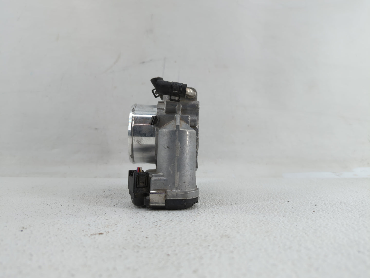 2011-2014 Hyundai Sonata Throttle Body P/N:35100-2G700 Fits Fits 2011 2012 2013 2014 2015 2016 OEM Used Auto Parts - Oemused