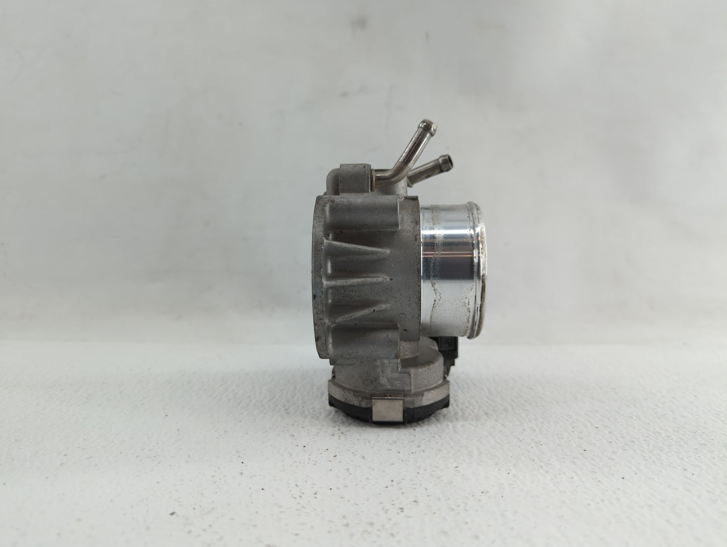 2011-2014 Hyundai Sonata Throttle Body P/N:35100-2G710 Fits Fits 2011 2012 2013 2014 2015 2016 OEM Used Auto Parts - Oemused