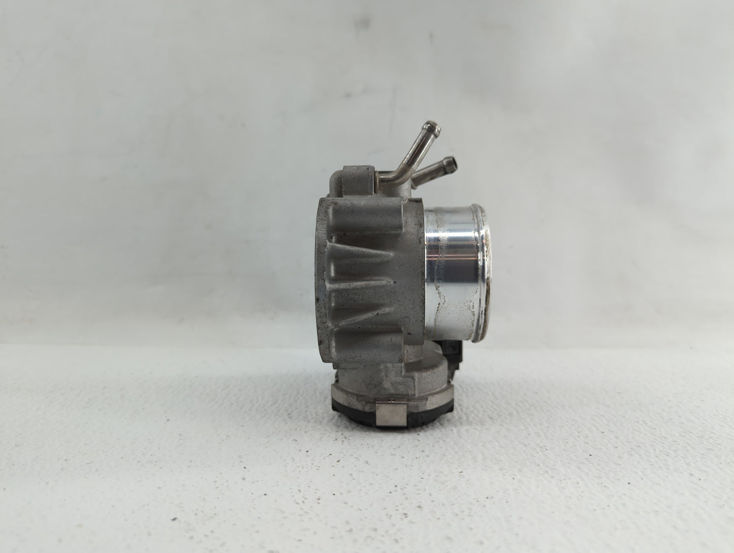 2011-2014 Hyundai Sonata Throttle Body P/N:35100-2G710 Fits Fits 2011 2012 2013 2014 2015 2016 OEM Used Auto Parts - Oemused