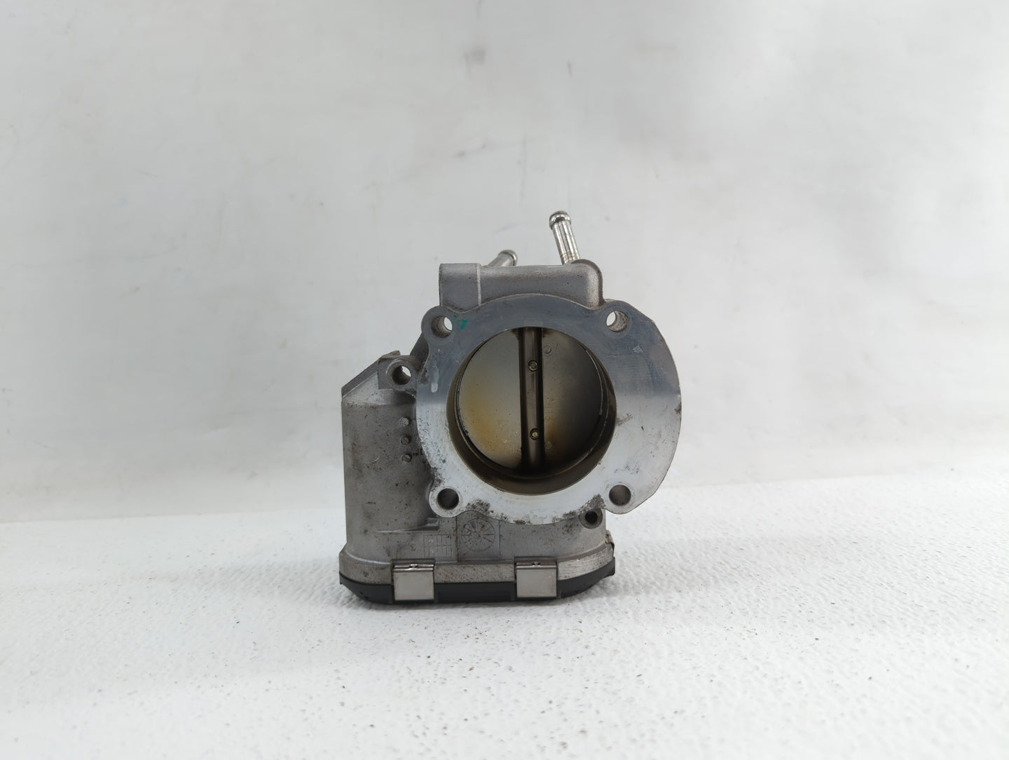 2011-2014 Hyundai Sonata Throttle Body P/N:35100-2G710 Fits Fits 2011 2012 2013 2014 2015 2016 OEM Used Auto Parts - Oemused