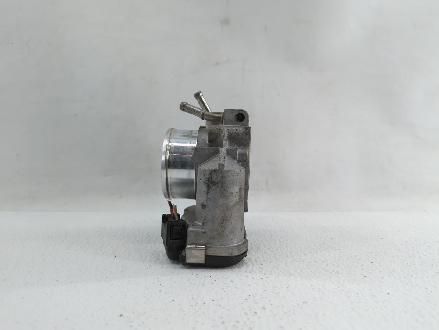 2011-2014 Hyundai Sonata Throttle Body P/N:35100-2G710 Fits Fits 2011 2012 2013 2014 2015 2016 OEM Used Auto Parts - Oemused