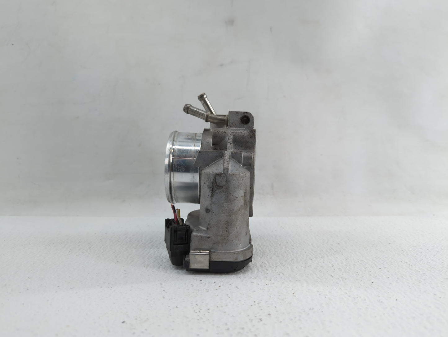 2011-2014 Hyundai Sonata Throttle Body P/N:35100-2G710 Fits Fits 2011 2012 2013 2014 2015 2016 OEM Used Auto Parts - Oemused