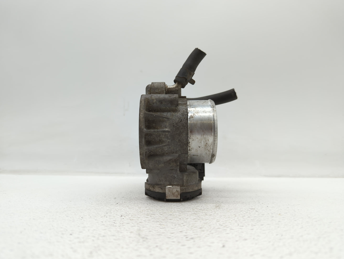 2011-2014 Hyundai Sonata Throttle Body P/N:904501 0001 35100-2G700 Fits Fits 2011 2012 2013 2014 2015 2016 OEM Used Auto Par