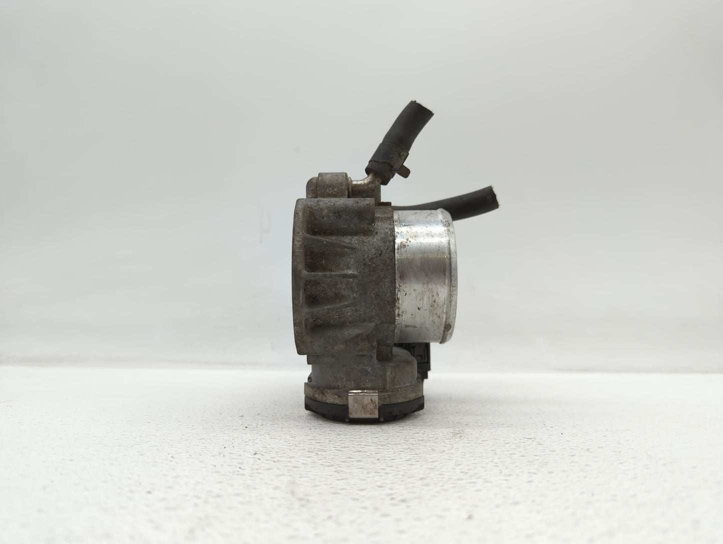 2011-2014 Hyundai Sonata Throttle Body P/N:904501 0001 35100-2G700 Fits Fits 2011 2012 2013 2014 2015 2016 OEM Used Auto Par