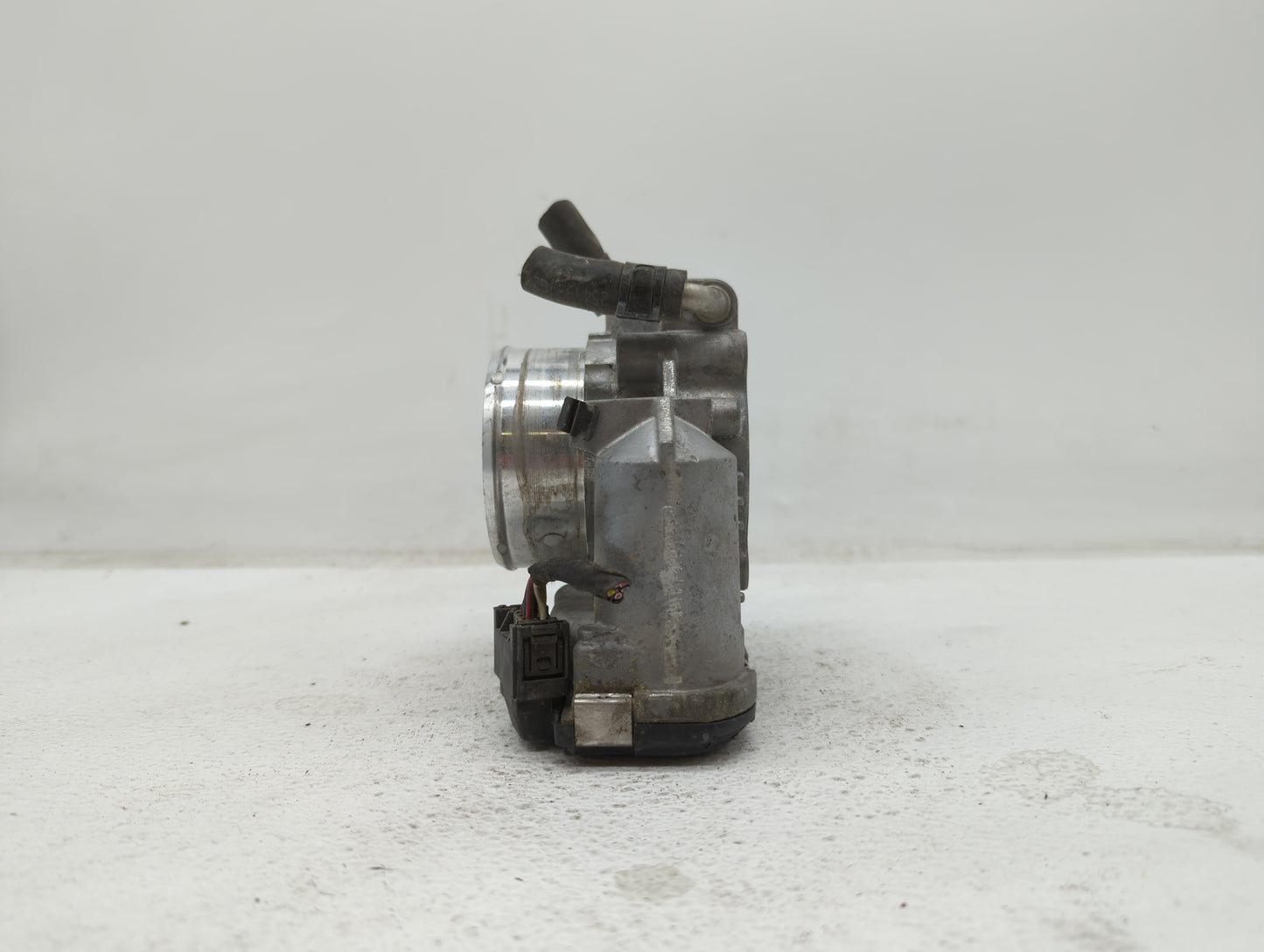 2011-2014 Hyundai Sonata Throttle Body P/N:904501 0001 35100-2G700 Fits Fits 2011 2012 2013 2014 2015 2016 OEM Used Auto Par