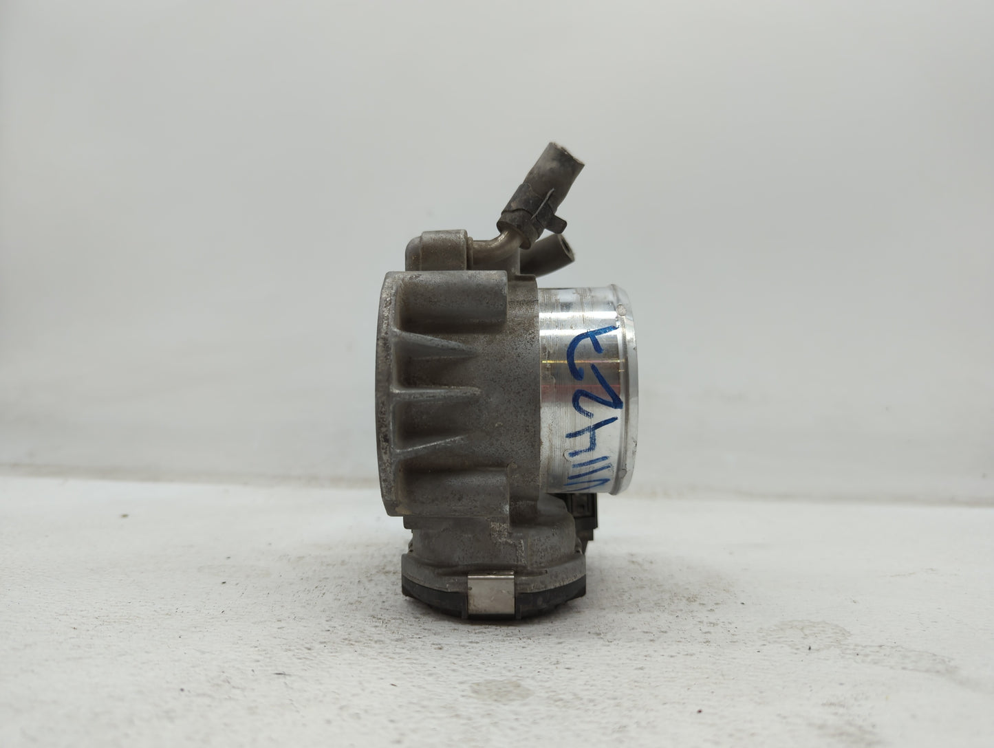 2011-2014 Hyundai Sonata Throttle Body P/N:904501 0001 35100-2G700 Fits Fits 2011 2012 2013 2014 2015 2016 OEM Used Auto Par