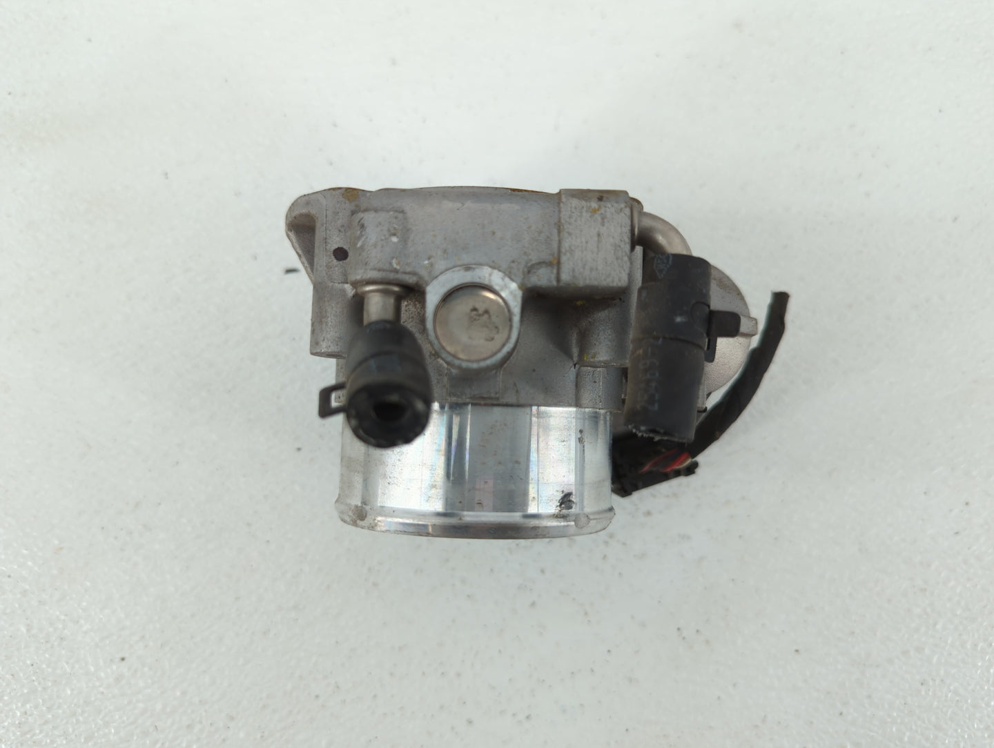 2011-2014 Hyundai Sonata Throttle Body P/N:35100-2G700 Fits Fits 2011 2012 2013 2014 2015 2016 OEM Used Auto Parts - Oemused