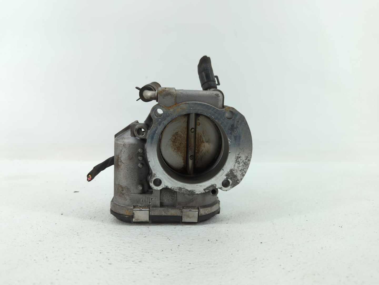2011-2014 Hyundai Sonata Throttle Body P/N:35100-2G700 Fits Fits 2011 2012 2013 2014 2015 2016 OEM Used Auto Parts - Oemused