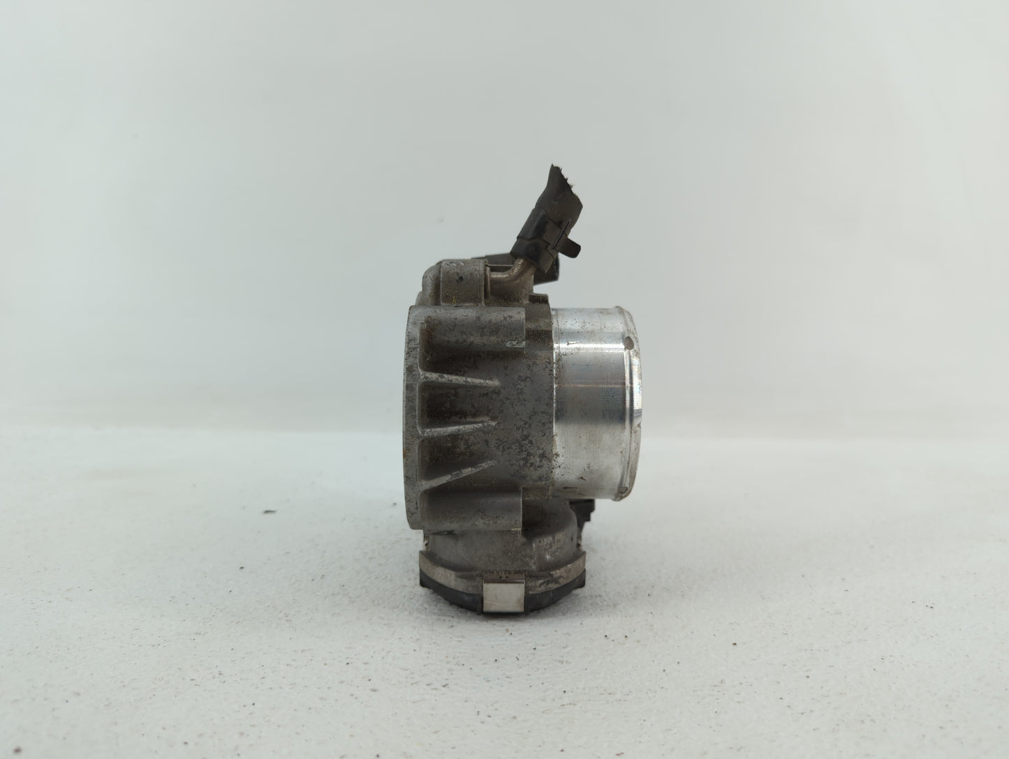 2011-2014 Hyundai Sonata Throttle Body P/N:35100-2G700 Fits Fits 2011 2012 2013 2014 2015 2016 OEM Used Auto Parts - Oemused