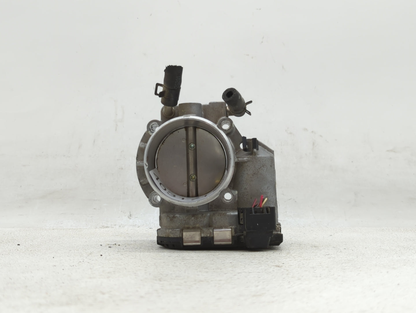2011-2014 Hyundai Sonata Throttle Body P/N:35100-2G700 Fits Fits 2011 2012 2013 2014 2015 2016 OEM Used Auto Parts - Oemused