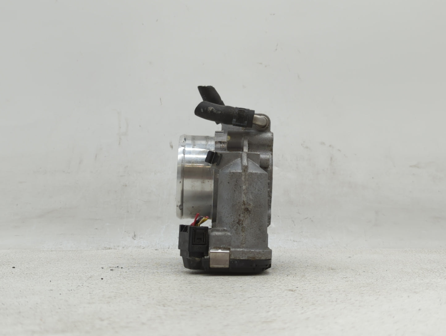 2011-2014 Hyundai Sonata Throttle Body P/N:35100-2G700 Fits Fits 2011 2012 2013 2014 2015 2016 OEM Used Auto Parts - Oemused