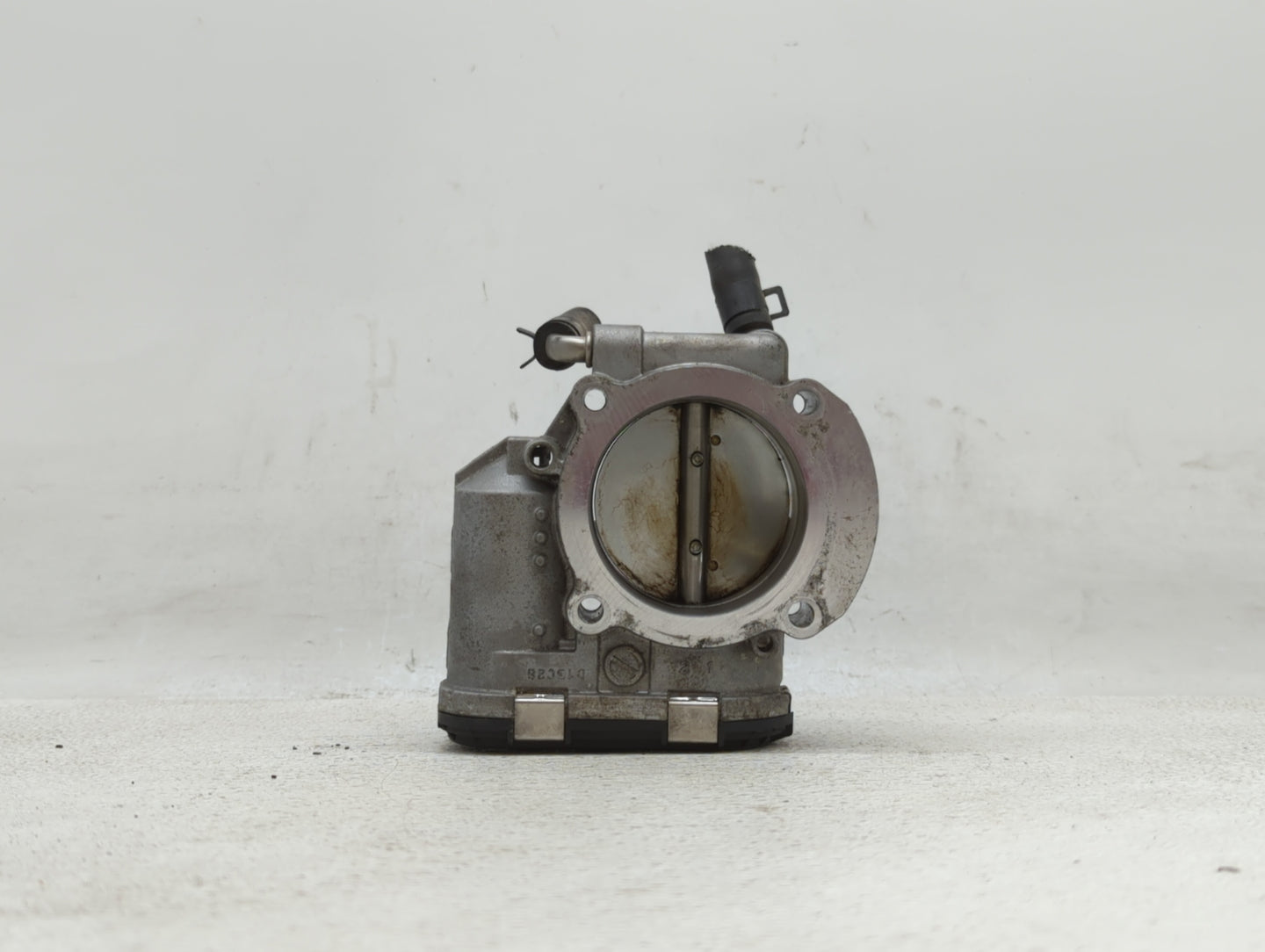 2011-2014 Hyundai Sonata Throttle Body P/N:35100-2G700 Fits Fits 2011 2012 2013 2014 2015 2016 OEM Used Auto Parts - Oemused