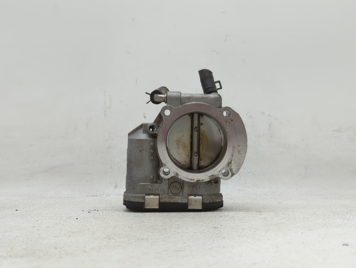 2011-2014 Hyundai Sonata Throttle Body P/N:35100-2G700 Fits Fits 2011 2012 2013 2014 2015 2016 OEM Used Auto Parts - Oemused