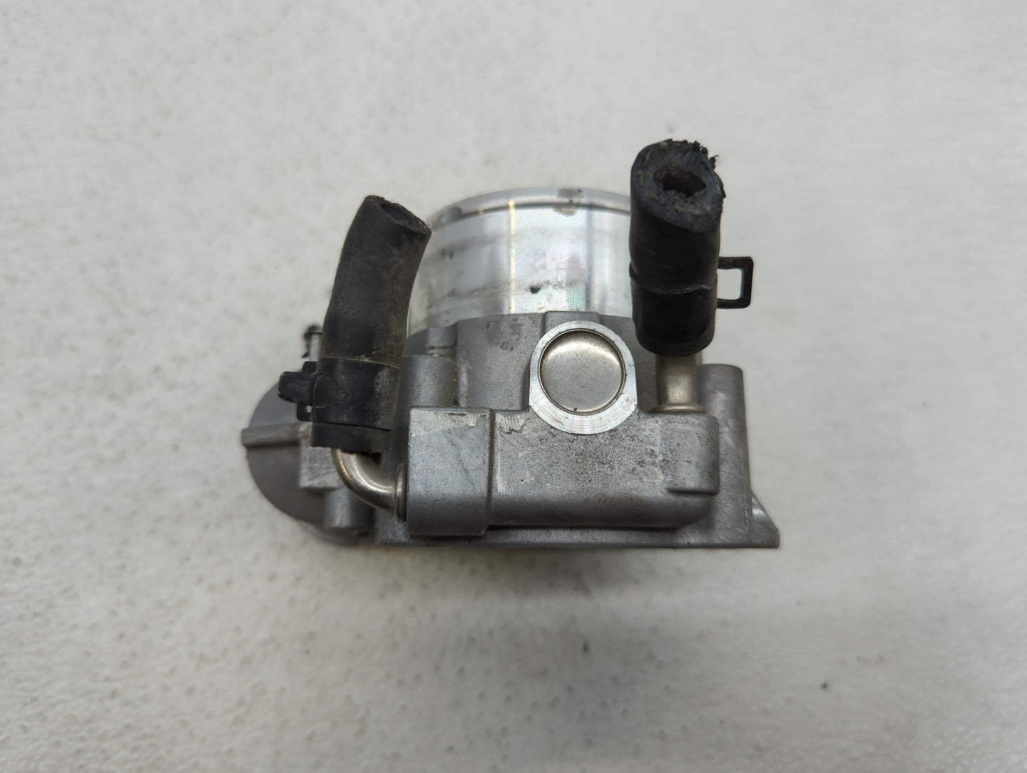 2011-2014 Hyundai Sonata Throttle Body P/N:35100-2G700 Fits Fits 2011 2012 2013 2014 2015 2016 OEM Used Auto Parts - Oemused