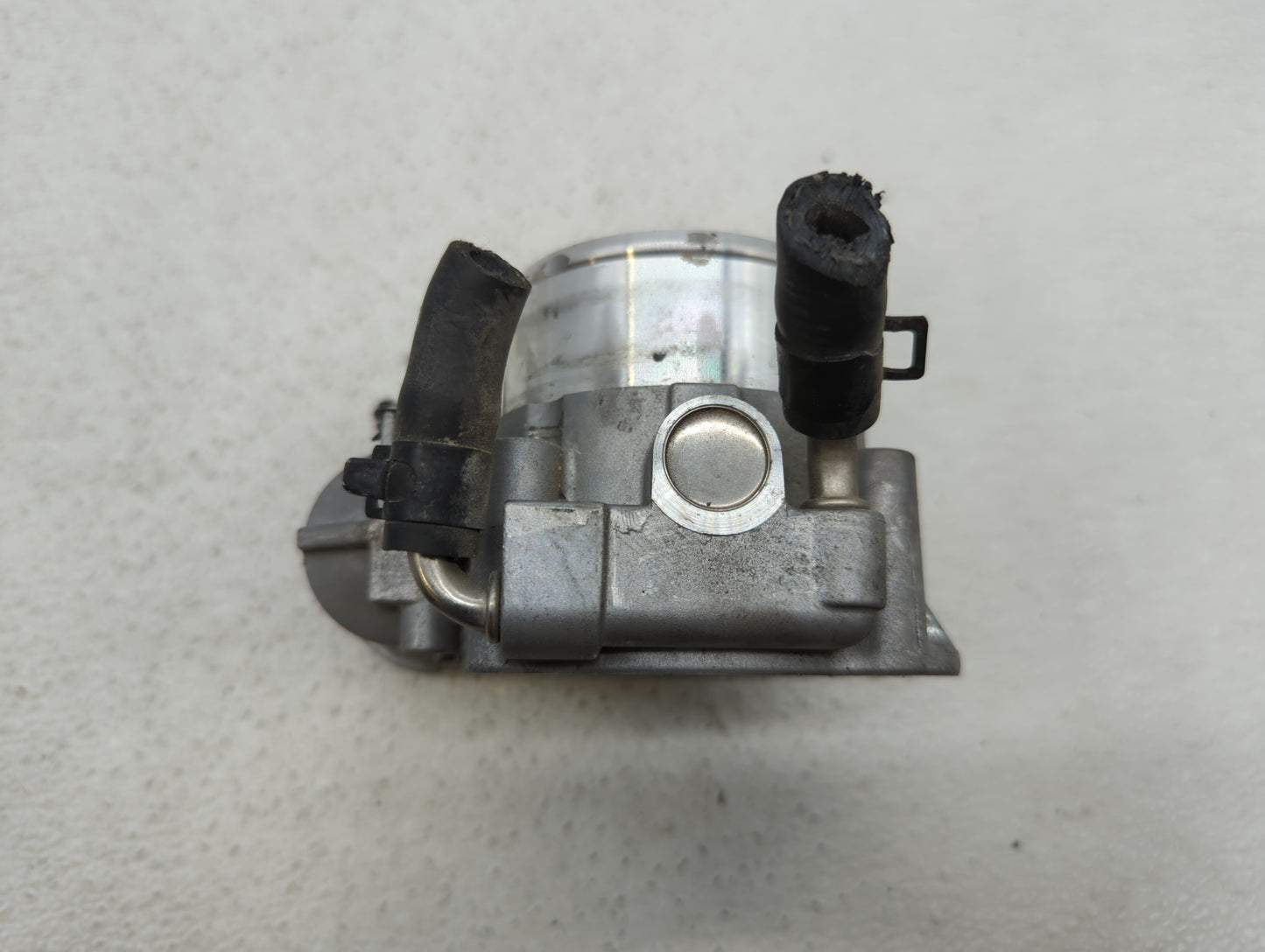 2011-2014 Hyundai Sonata Throttle Body P/N:35100-2G700 Fits Fits 2011 2012 2013 2014 2015 2016 OEM Used Auto Parts - Oemused