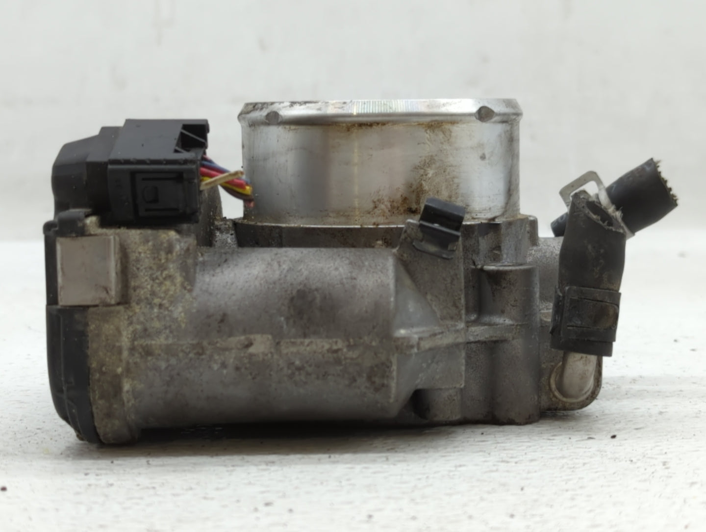 2011-2014 Hyundai Sonata Throttle Body P/N:35100-2G700 Fits Fits 2011 2012 2013 2014 2015 2016 OEM Used Auto Parts - Oemused