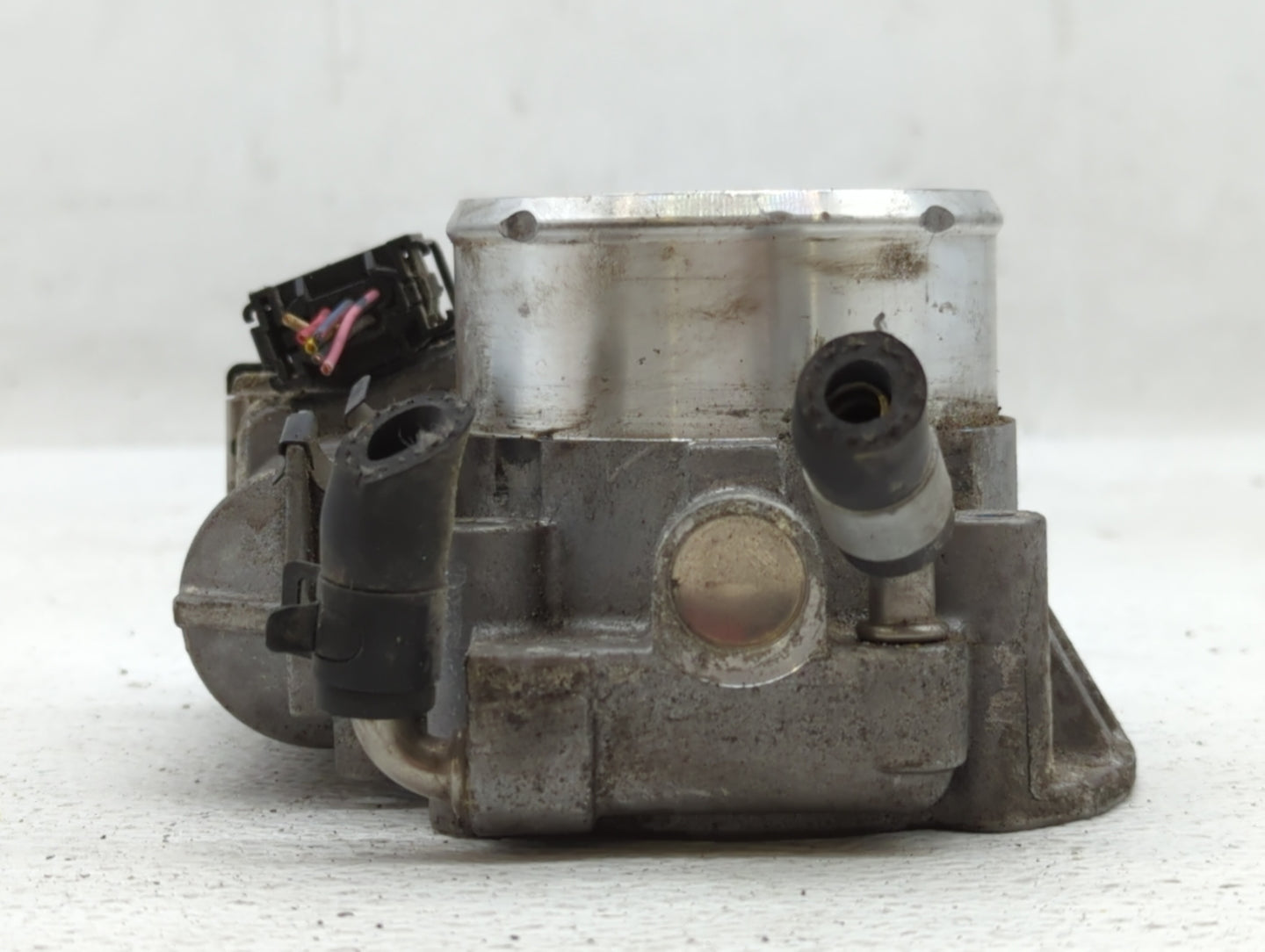 2011-2014 Hyundai Sonata Throttle Body P/N:35100-2G700 Fits Fits 2011 2012 2013 2014 2015 2016 OEM Used Auto Parts - Oemused