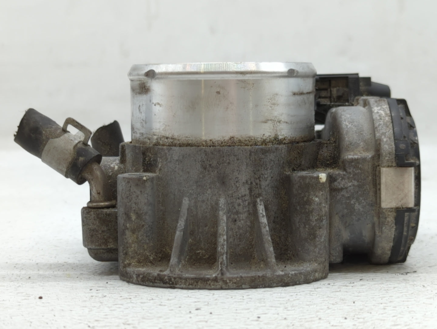 2011-2014 Hyundai Sonata Throttle Body P/N:35100-2G700 Fits Fits 2011 2012 2013 2014 2015 2016 OEM Used Auto Parts - Oemused