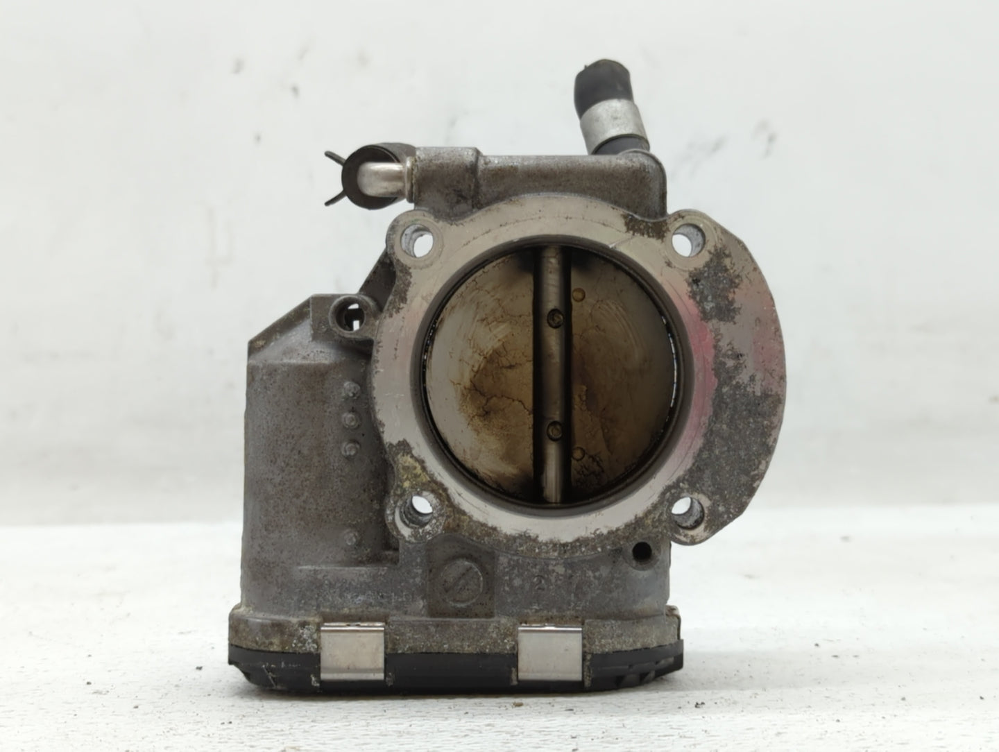 2011-2014 Hyundai Sonata Throttle Body P/N:35100-2G700 Fits Fits 2011 2012 2013 2014 2015 2016 OEM Used Auto Parts - Oemused