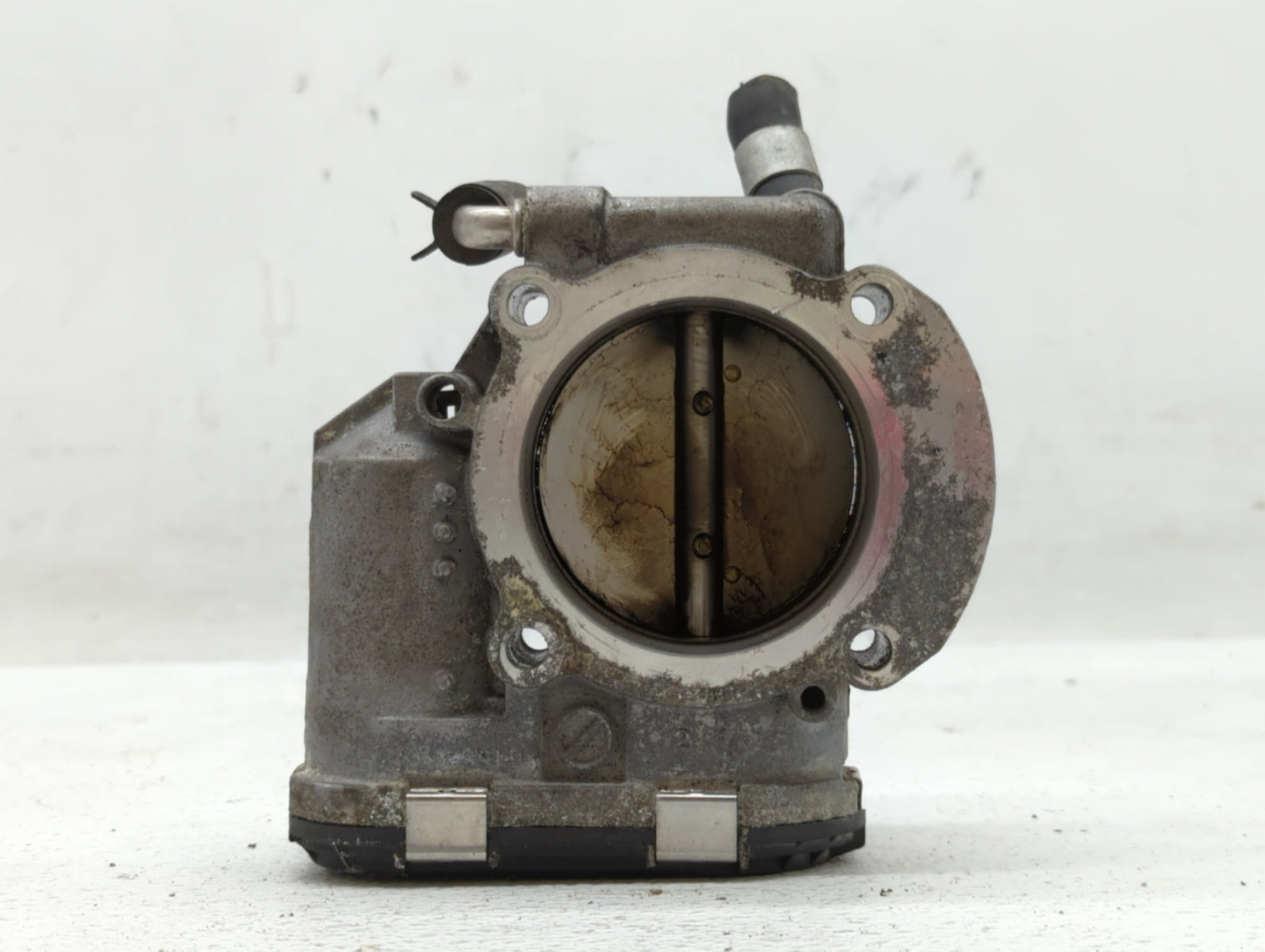 2011-2014 Hyundai Sonata Throttle Body P/N:35100-2G700 Fits Fits 2011 2012 2013 2014 2015 2016 OEM Used Auto Parts - Oemused