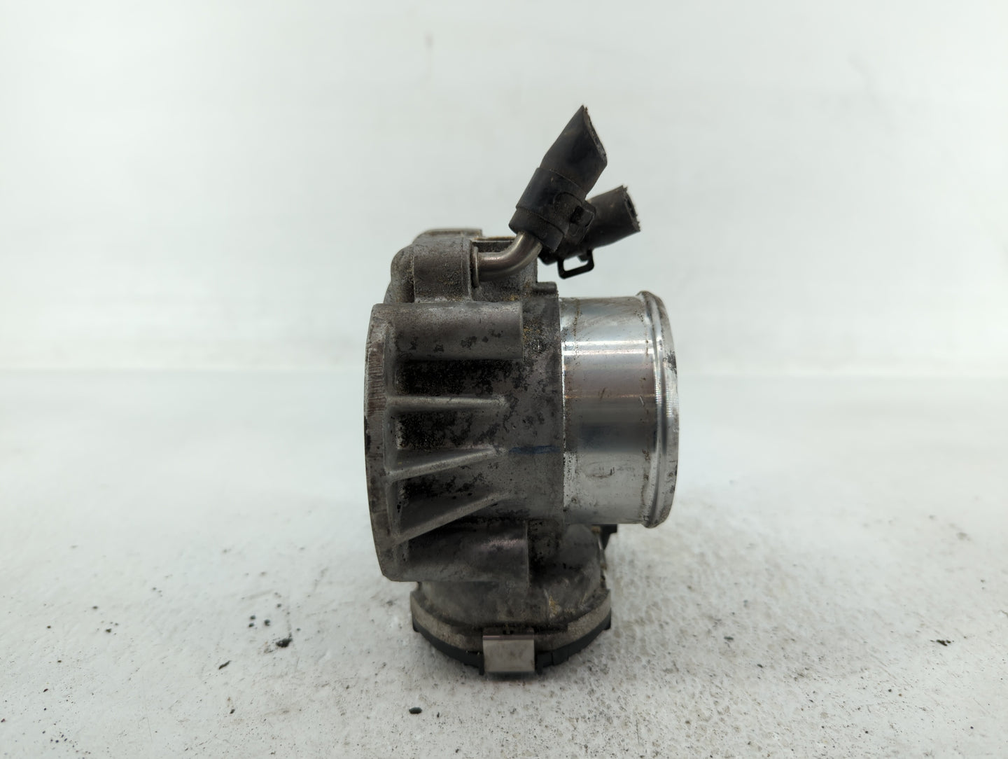 2011-2014 Hyundai Sonata Throttle Body P/N:22030-0T080 35100-2G710 Fits Fits 2011 2012 2013 2014 2015 2016 OEM Used Auto Par