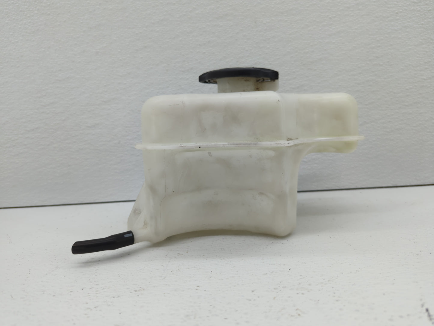 Hyundai Sonata Windshield Washer Fluid Reservoir Bottle Oem - Oemusedautoparts1.com
