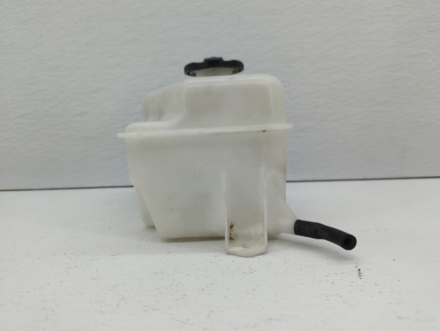Hyundai Sonata Windshield Washer Fluid Reservoir Bottle Oem - Oemusedautoparts1.com