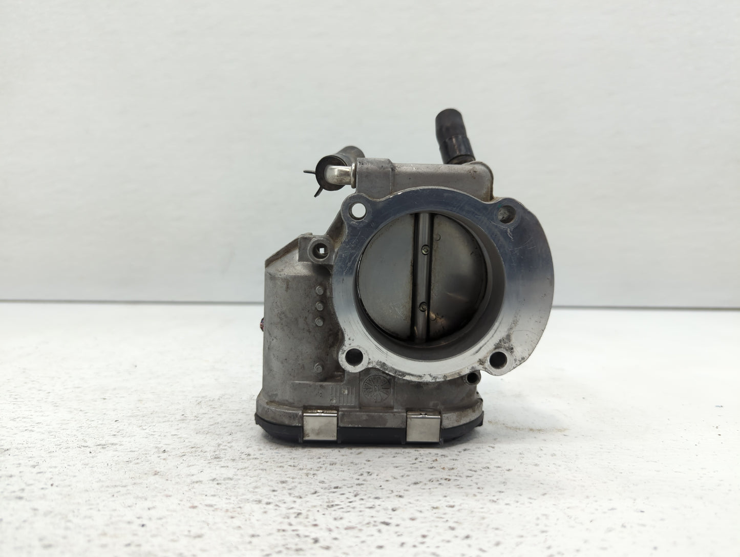 2011-2014 Hyundai Sonata Throttle Body P/N:35100-2G700 Fits Fits 2011 2012 2013 2014 2015 2016 OEM Used Auto Parts - Oemused
