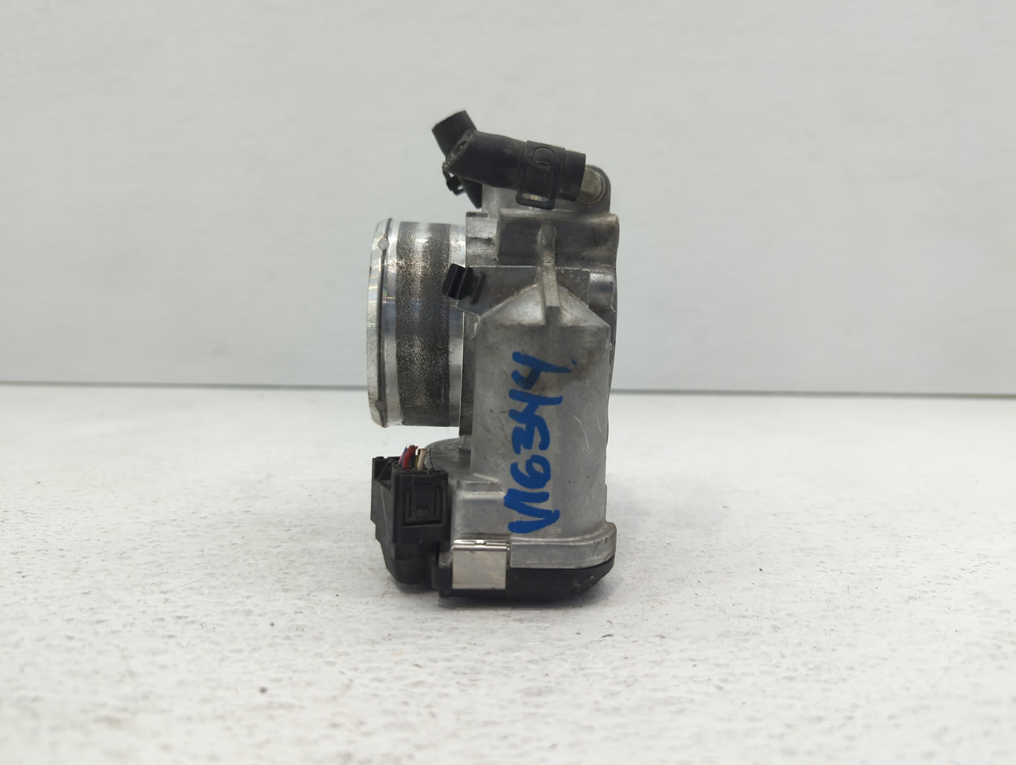 2011-2014 Hyundai Sonata Throttle Body P/N:35100-2G700 Fits Fits 2011 2012 2013 2014 2015 2016 OEM Used Auto Parts - Oemused