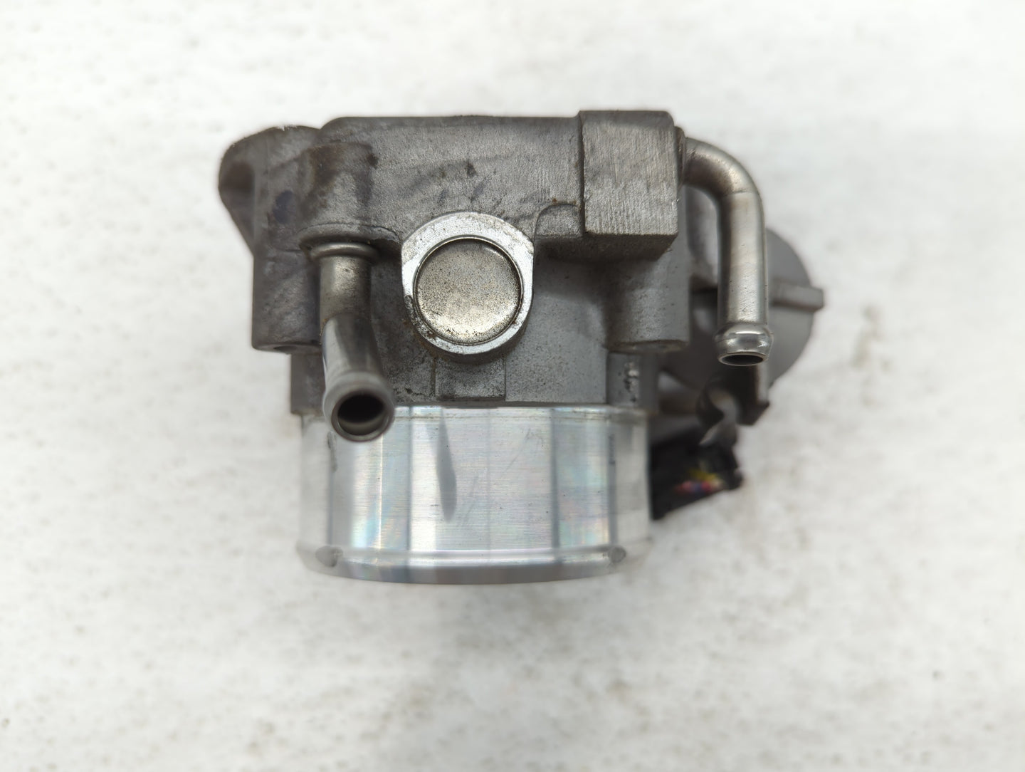 2011-2014 Hyundai Sonata Throttle Body P/N:35100-2G700 Fits Fits 2011 2012 2013 2014 2015 2016 OEM Used Auto Parts - Oemused