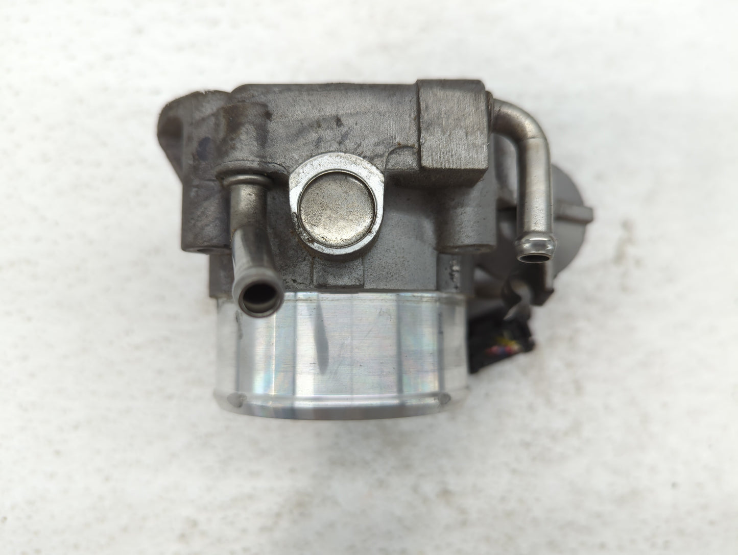 2011-2014 Hyundai Sonata Throttle Body P/N:35100-2G700 Fits Fits 2011 2012 2013 2014 2015 2016 OEM Used Auto Parts - Oemused