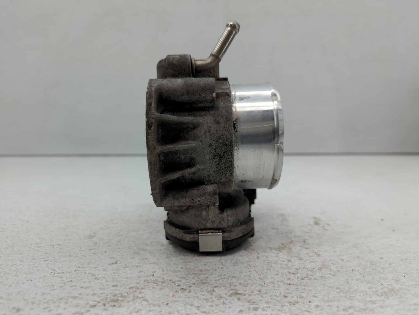 2011-2014 Hyundai Sonata Throttle Body P/N:35100-2G700 Fits Fits 2011 2012 2013 2014 2015 2016 OEM Used Auto Parts - Oemused