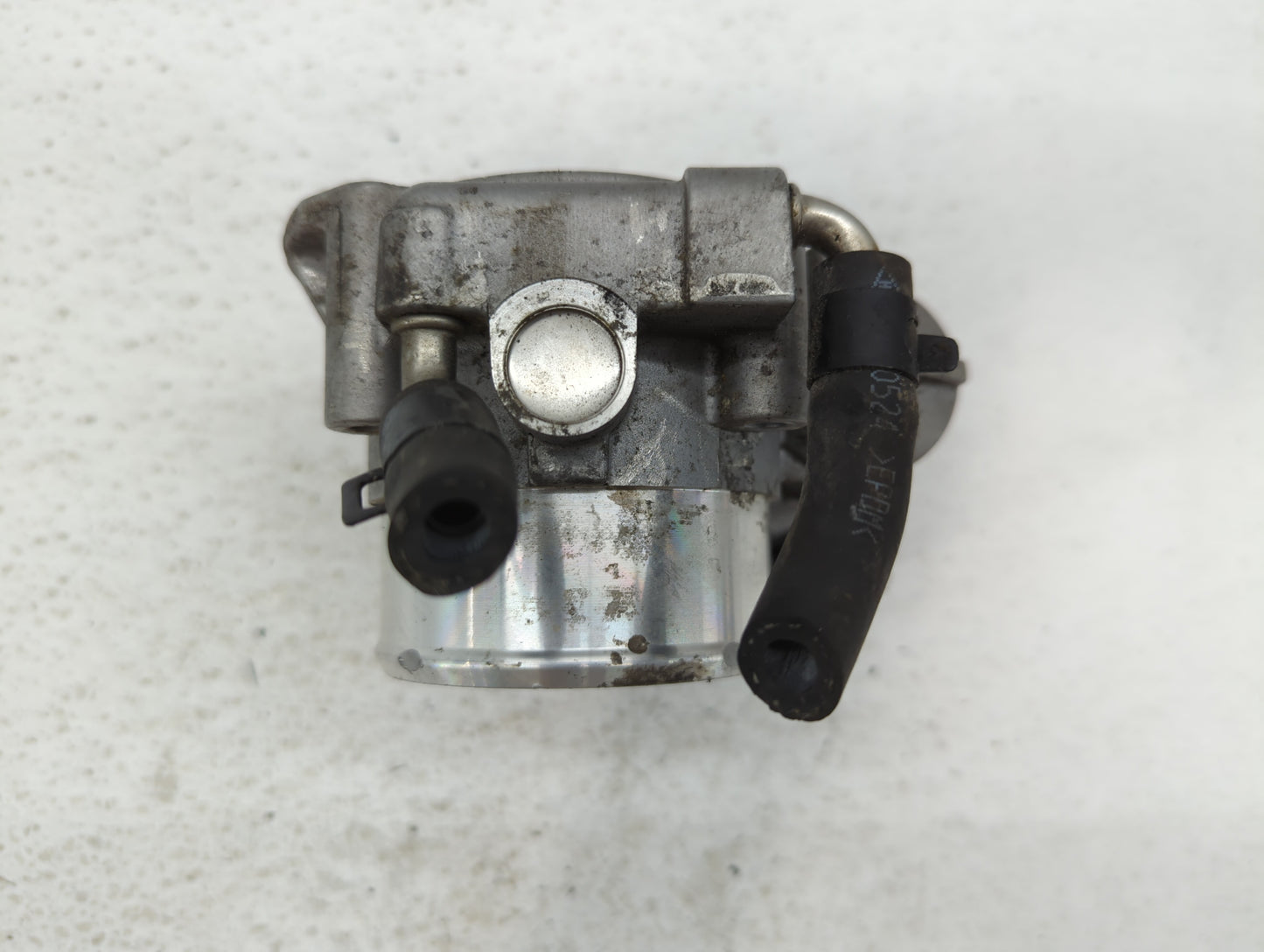 2011-2014 Hyundai Sonata Throttle Body P/N:35100-2G700 Fits Fits 2011 2012 2013 2014 2015 2016 OEM Used Auto Parts - Oemused
