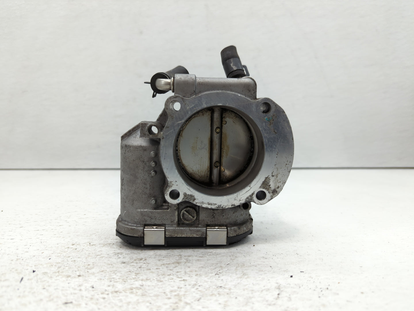 2011-2014 Hyundai Sonata Throttle Body P/N:35100-2G700 Fits Fits 2011 2012 2013 2014 2015 2016 OEM Used Auto Parts - Oemused