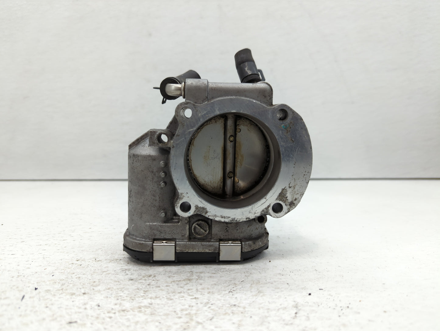 2011-2014 Hyundai Sonata Throttle Body P/N:35100-2G700 Fits Fits 2011 2012 2013 2014 2015 2016 OEM Used Auto Parts - Oemused