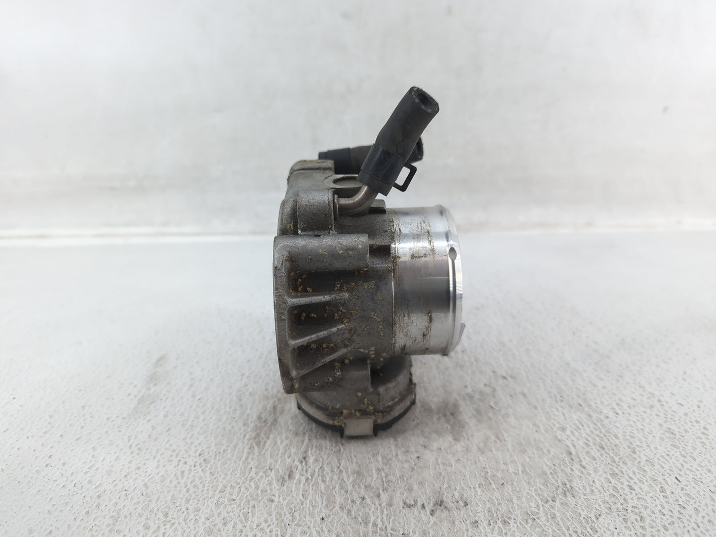 2011-2014 Hyundai Sonata Throttle Body P/N:35100-2G700 Fits Fits 2011 2012 2013 2014 2015 2016 OEM Used Auto Parts - Oemused