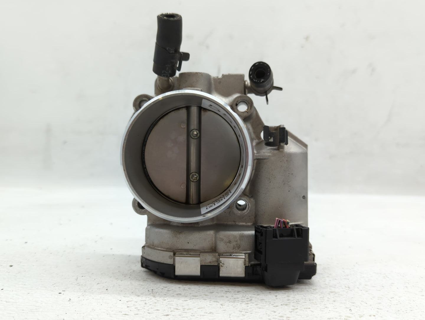 2011-2014 Hyundai Sonata Throttle Body P/N:35100-2G700 Fits Fits 2011 2012 2013 2014 2015 2016 OEM Used Auto Parts - Oemused