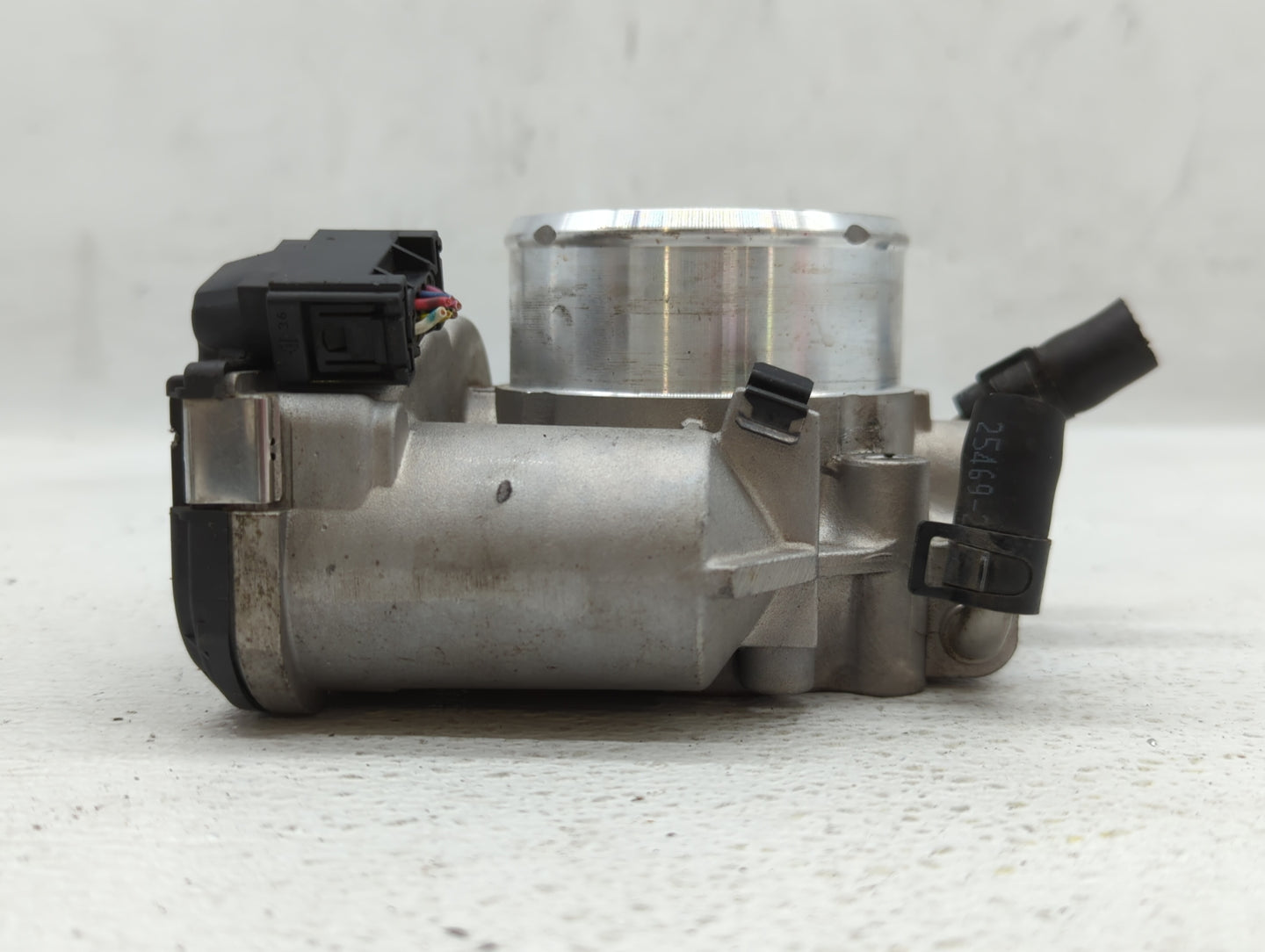 2011-2014 Hyundai Sonata Throttle Body P/N:35100-2G700 Fits Fits 2011 2012 2013 2014 2015 2016 OEM Used Auto Parts - Oemused
