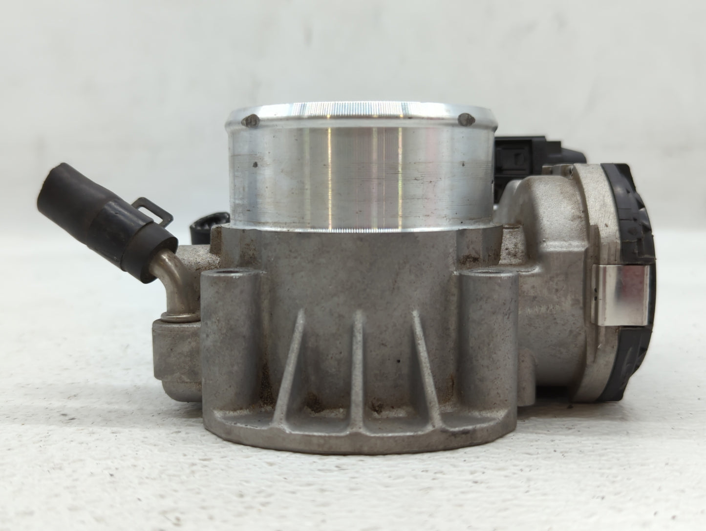 2011-2014 Hyundai Sonata Throttle Body P/N:35100-2G700 Fits Fits 2011 2012 2013 2014 2015 2016 OEM Used Auto Parts - Oemused