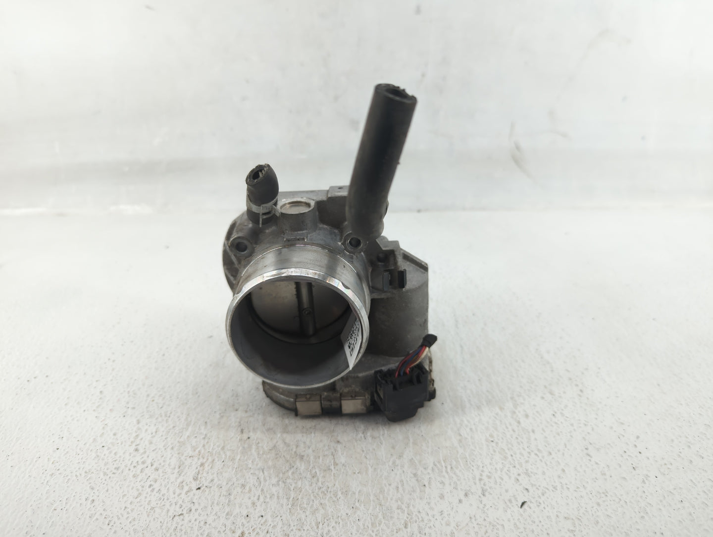 2011-2014 Hyundai Sonata Throttle Body P/N:35100-2G700 Fits Fits 2011 2012 2013 2014 2015 2016 OEM Used Auto Parts - Oemused