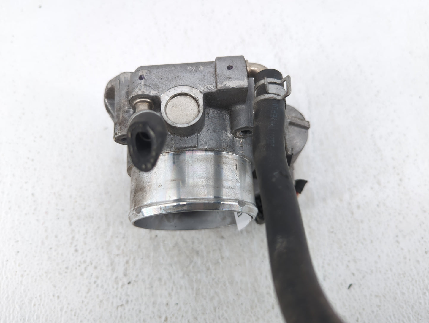 2011-2014 Hyundai Sonata Throttle Body P/N:35100-2G700 Fits Fits 2011 2012 2013 2014 2015 2016 OEM Used Auto Parts - Oemused