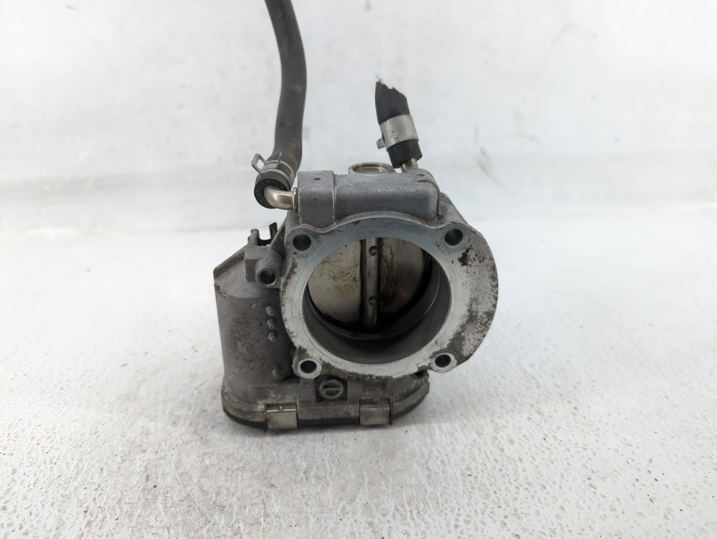2011-2014 Hyundai Sonata Throttle Body P/N:35100-2G700 Fits Fits 2011 2012 2013 2014 2015 2016 OEM Used Auto Parts - Oemused