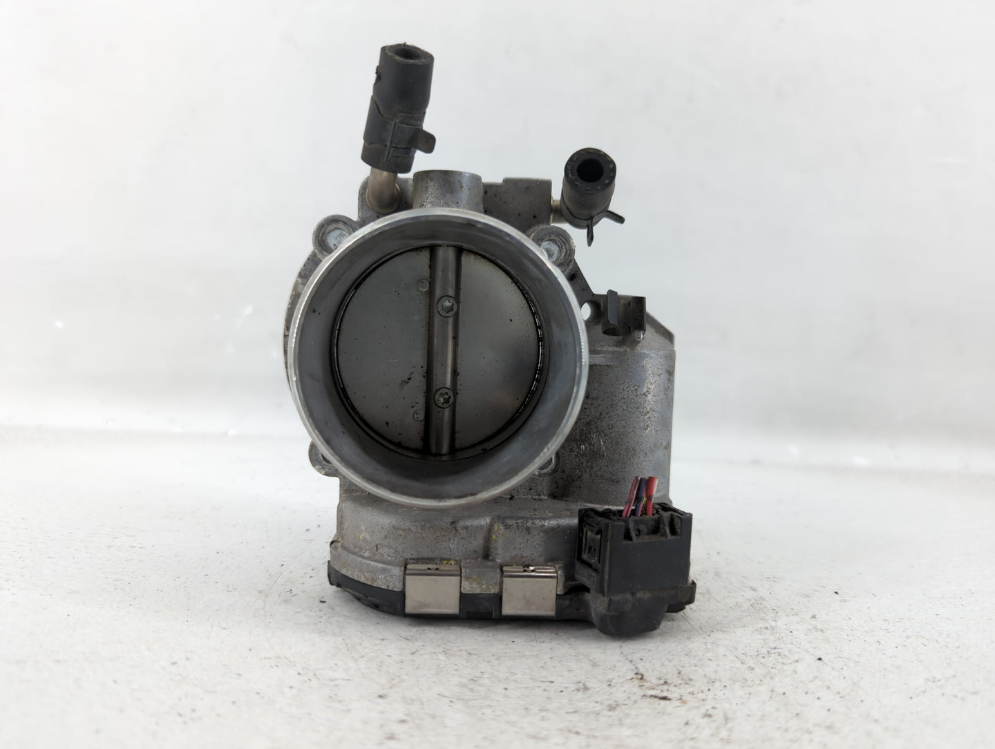 2011-2014 Hyundai Sonata Throttle Body P/N:35100-2G700 Fits Fits 2011 2012 2013 2014 2015 2016 OEM Used Auto Parts - Oemused
