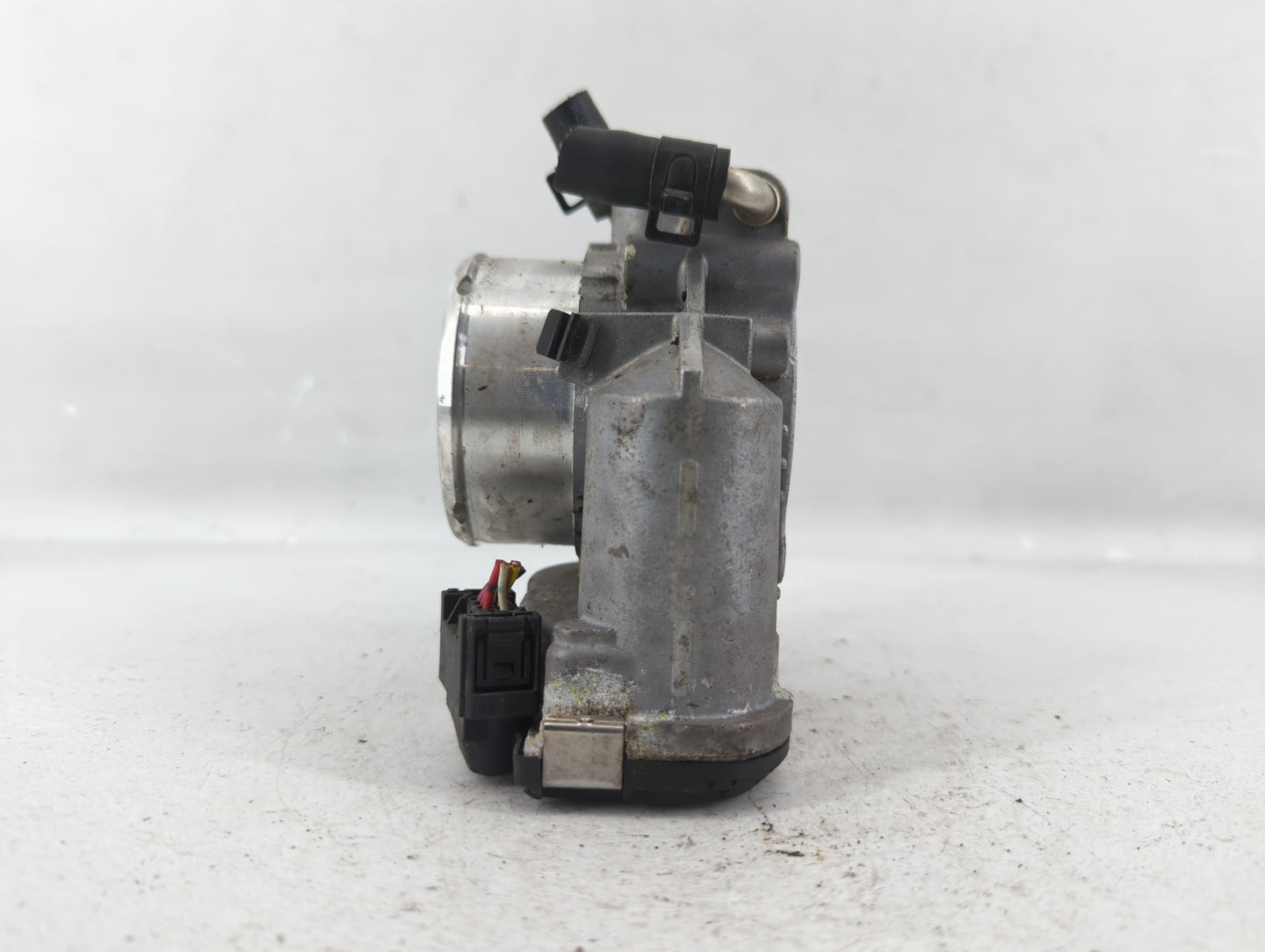 2011-2014 Hyundai Sonata Throttle Body P/N:35100-2G700 Fits Fits 2011 2012 2013 2014 2015 2016 OEM Used Auto Parts - Oemused